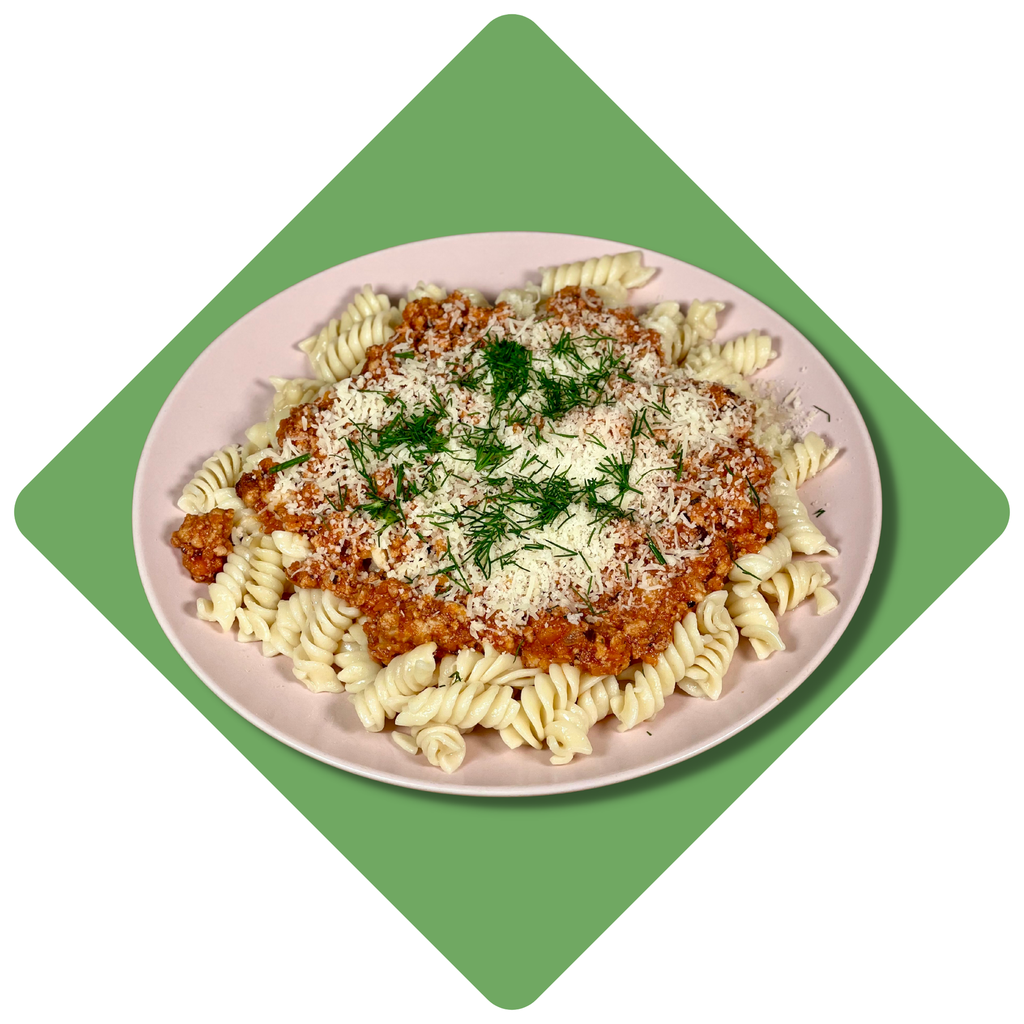 "Fusilli" makaronai su Bolognese padažu pagardintu sūriu ir džiovintu baziliku