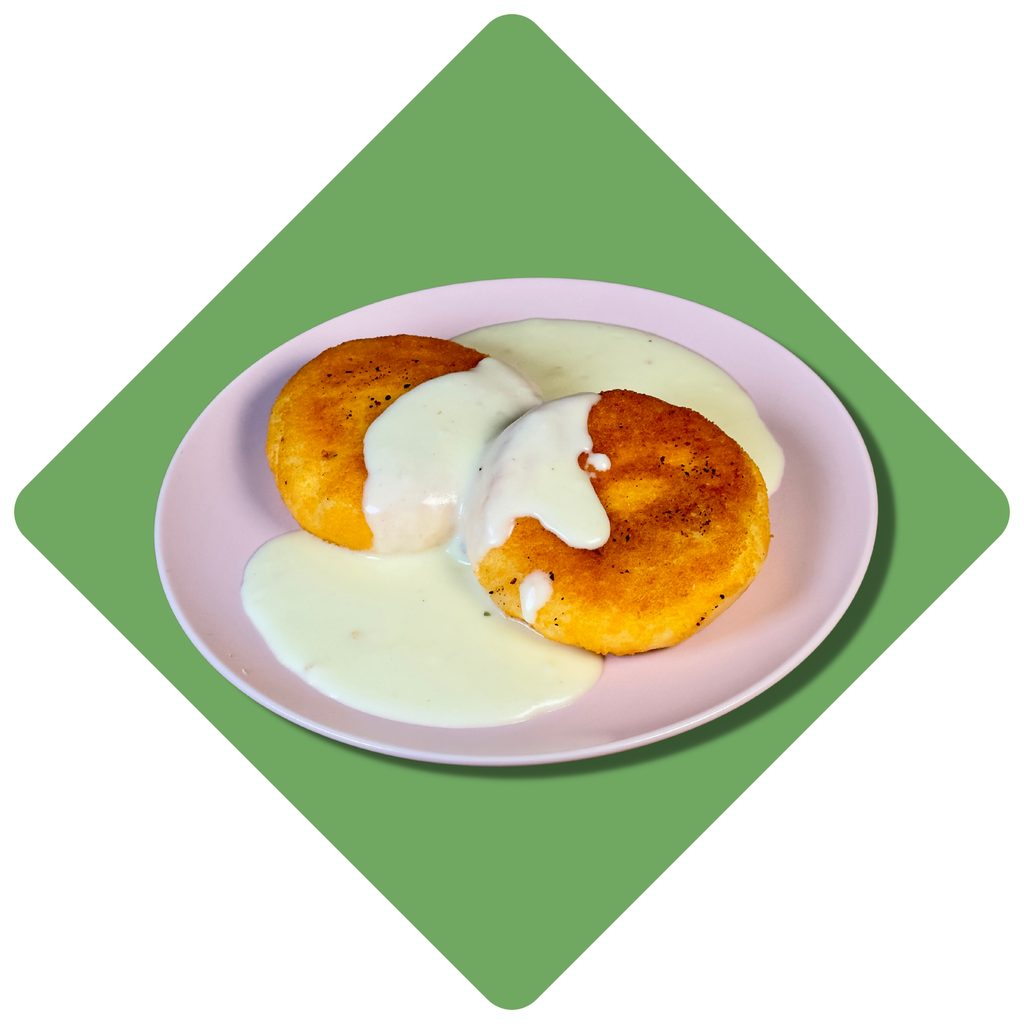 Virtų bulvių kotletai su sūriu įdaru ir bešamelio padažu